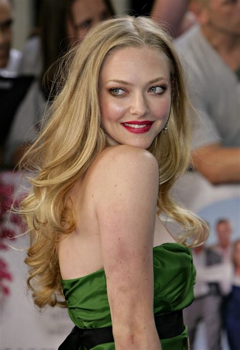 amanda seyfried cleavage